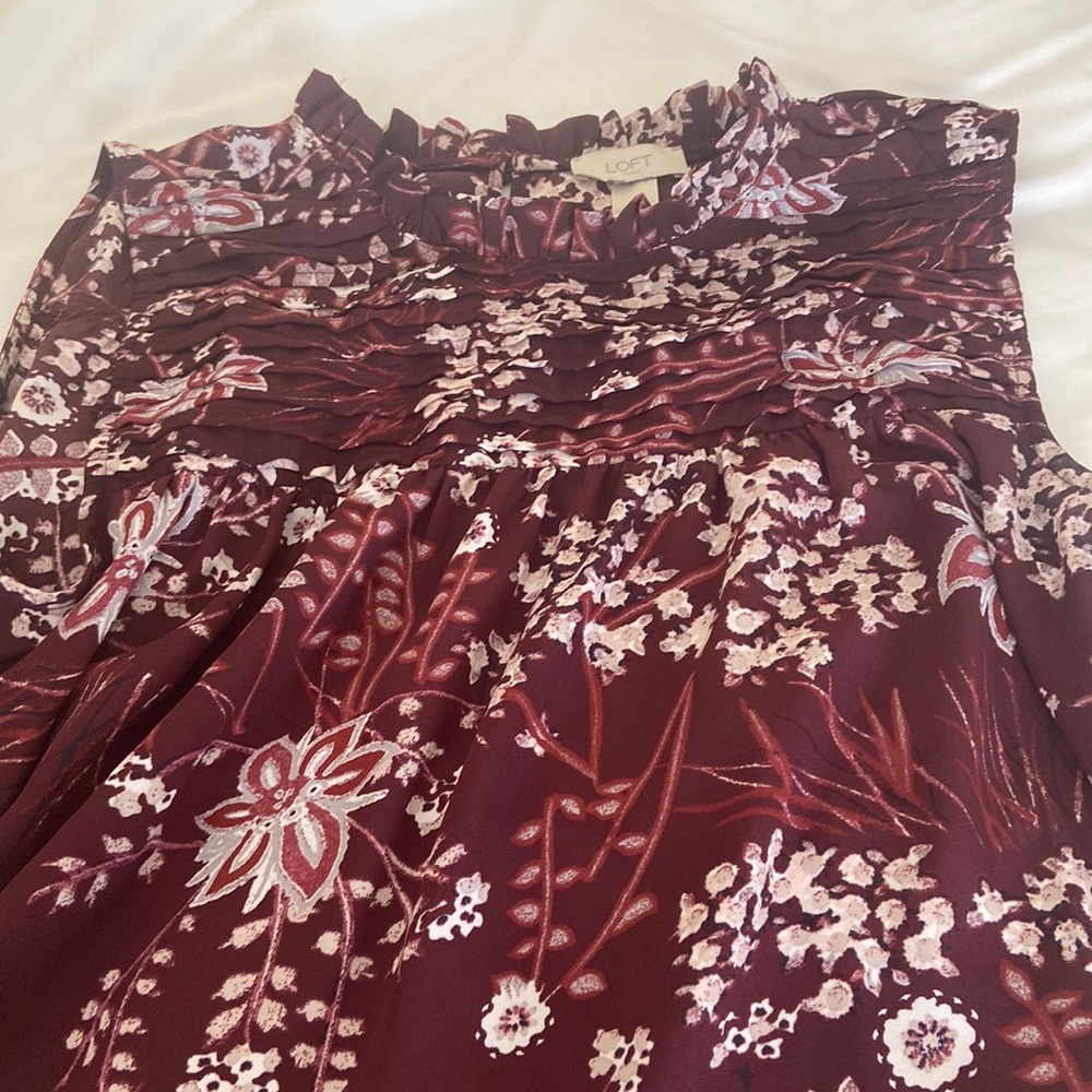 Loft sleeveless maroon top.